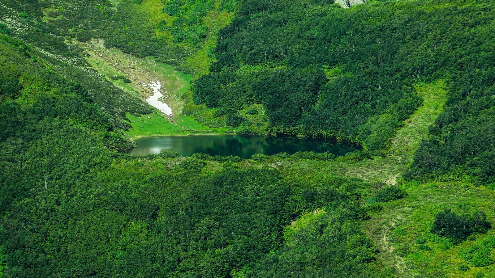 Зелене озеро і водоспад Махунцеті
